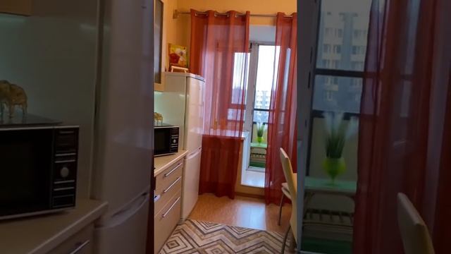 Яркая квартира рядом с парком «Сосновка» смотреть онлайн