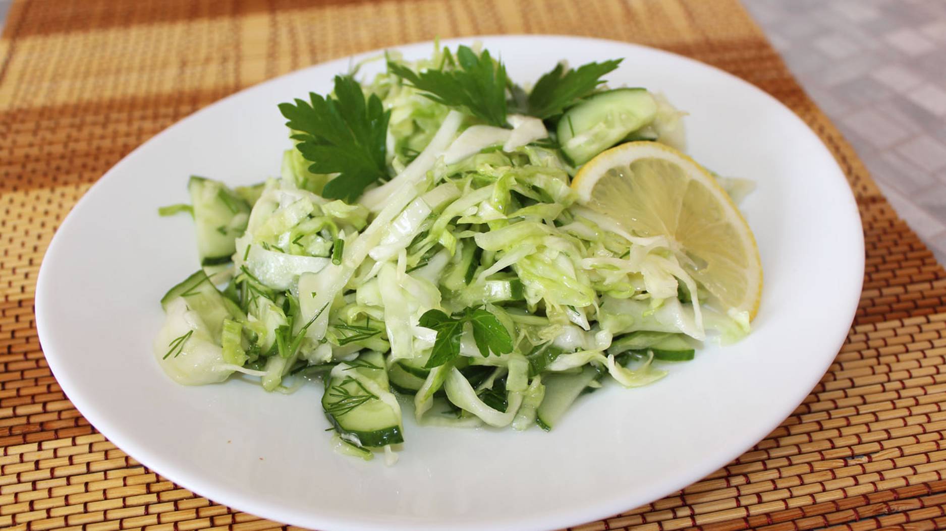 Салат из капусты и огурцов смотреть онлайн