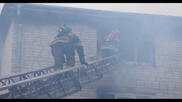 м.Львів: рятувальники ліквідували пожежу в житловому будинку смотреть онлайн