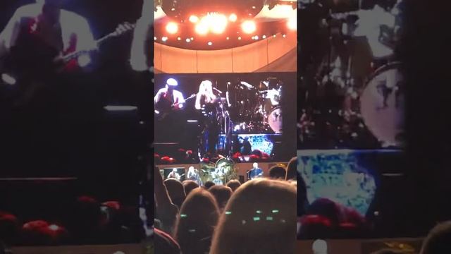 Fleetwood Mac “Second Hand News” Bridgestone Arena Nashville Neil Finn on Lead смотреть онлайн
