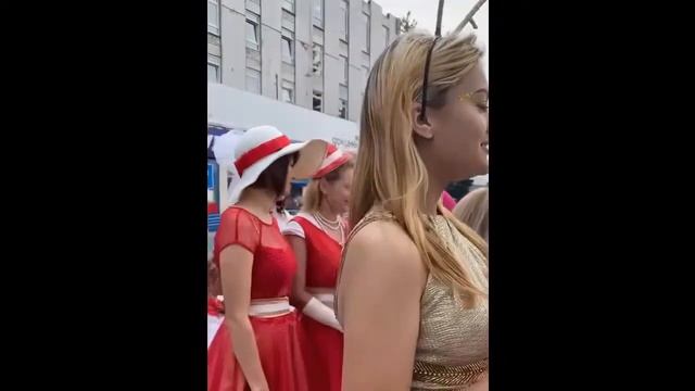 Ликино-Дулево готовимся к началу шествия фарфоровой королевы смотреть онлайн