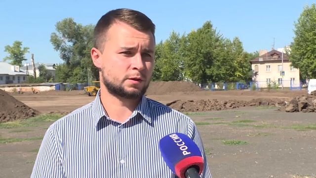 На стадионе "Нефтяник" продолжается реконструкция смотреть онлайн