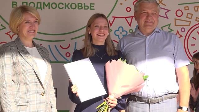 (12+) Сертификаты на приобретение жилья вручили детям-сиротам в Мытищах смотреть онлайн