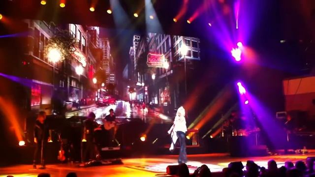 Carrie Underwood - Before He Cheats (Live In Belfast) смотреть онлайн