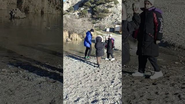Судак замёрзшая речка рядом с морем 👍 смотреть онлайн