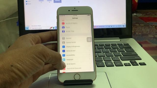 How To GET Always on Display in iOS 15 on Any iPhone 6s/7 смотреть онлайн