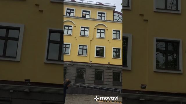 Малоэтажная застройка Пскова . Проспект Октябрьский . 17 мая 2023 г. Россия . смотреть онлайн