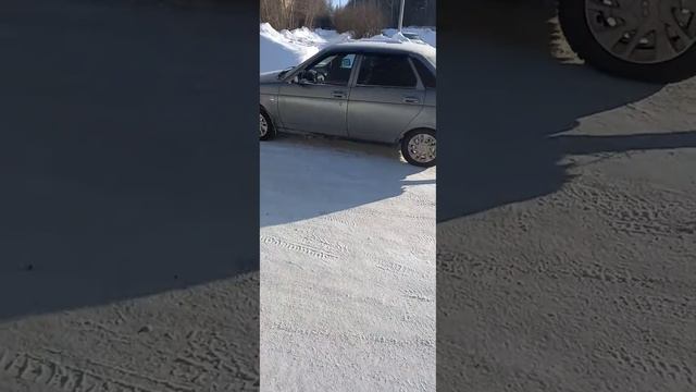 парковка  у дома 113 по ул. Калинина в Нижнем Тагиле.20240211 111210