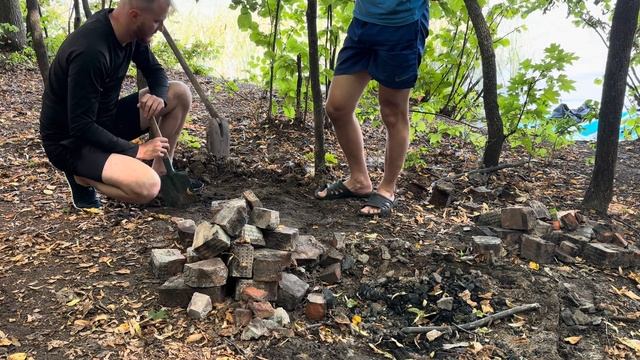 ЗЕМЛЯНКА у РЕКИ | ОБРУШЕНИЕ ЗЕМЛЯНКИ - неужели ей конец? | СДЕЛАЛИ КОСТРОВИЩЕ | ПАСТА БОЛОНЬЕЗЕ смотреть онлайн