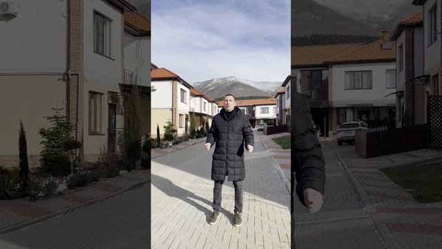 Дом с двумя этажами с ремонтом купить в Геленджике. Посёлок таунхаусов закрытого типа "Созвездие" смотреть онлайн