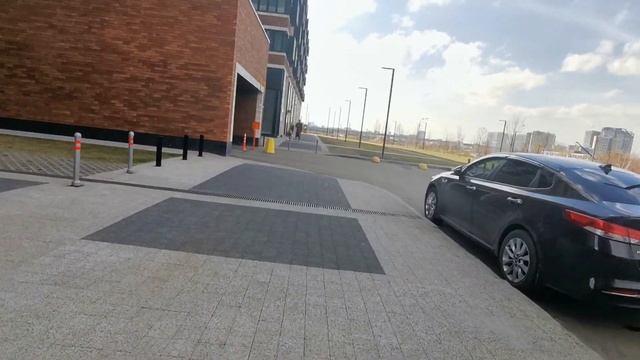 Зона разгрузки и комментарий от местного охранника ЖК Амурская Level Козарево смотреть онлайн