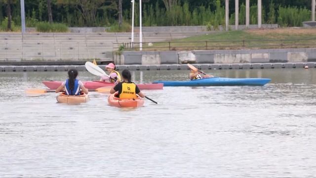 Каякинг стал популярным видом летнего отдыха в Китае смотреть онлайн