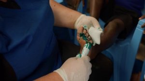 Лечим детей от червей в ногах. Миссия в Африке