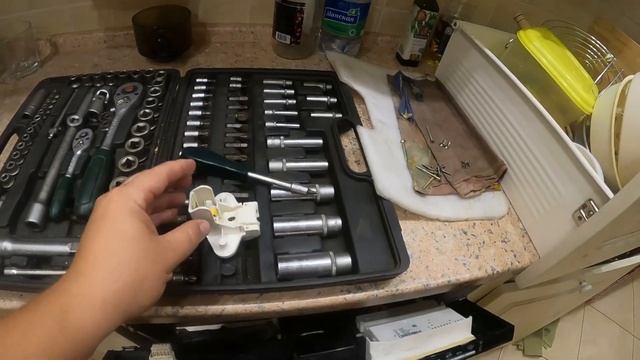 Не закрывается дверь посудомоечной машины. Замок посудомойки Electrolux. Ремонт замка посудомойки.