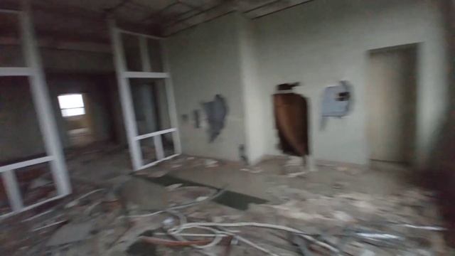 Заброшенная 10-этажка возле центр.рынка. Луганск. 28.06.2023 смотреть онлайн