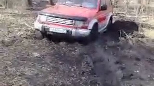 Pajero 2 в грязи Kumho MT KL71 смотреть онлайн