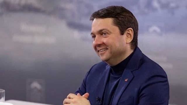 Как строятся дома для простых людей и для чиновников смотреть онлайн