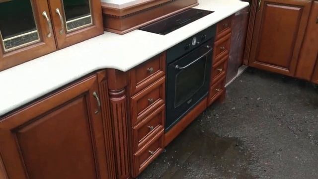 Кухня из массива. Столешница камень. смотреть онлайн