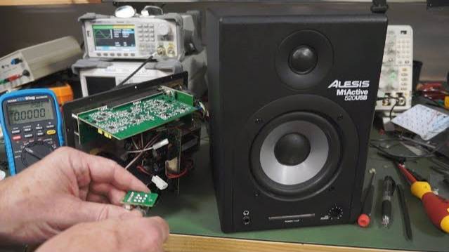 EEVblog #1087 - UNBELIEVABLE Alesis Studio Monitor Fault!