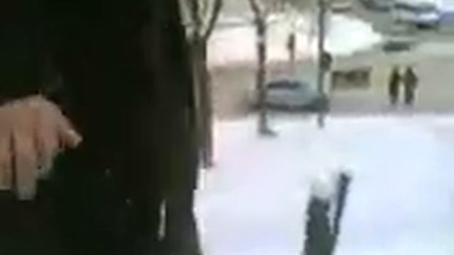 прыжок с крыши второго этажа.mp4 смотреть онлайн