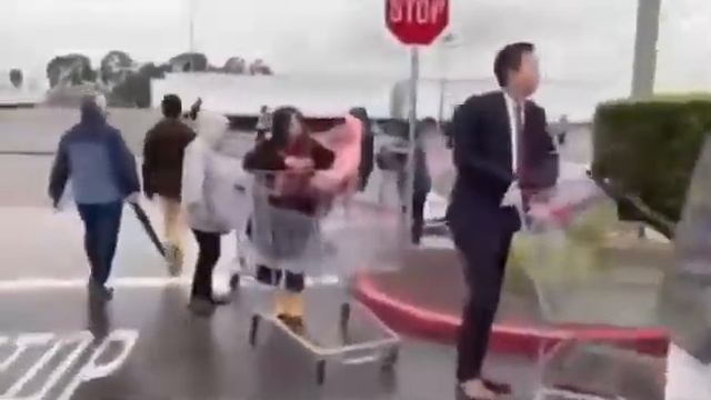 километровая очередь в супермаркет стабильность смотреть онлайн