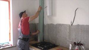 Укладка плитки на фартук после установки кухни. Делаем короб, чтобы спрятать газовую трубу.