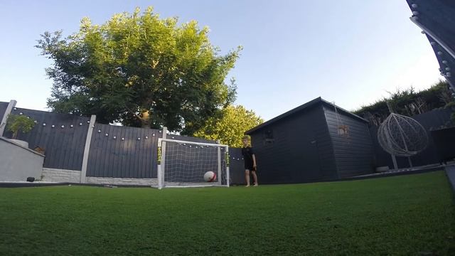 Garden Footy using Windows 10 Video Editor - first attempt! :) смотреть онлайн