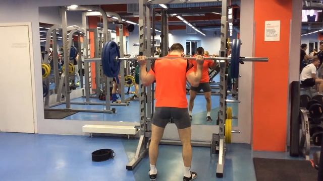 Stepan Vorobyev.Приседание со штангой 100кг на 100раз.Sguats 100kg For 100 Reps.