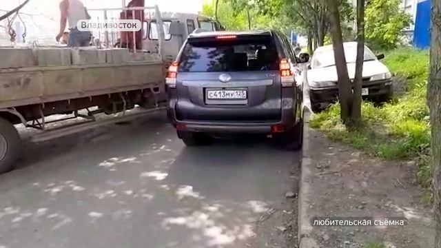 Застройщик начал огораживать будущую стройплощадку на проспекте Красного знамени во Владивостоке