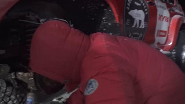 КОЛЫМА, ЗИМНИК АРКТИКА. РЕМОНТ В МОРОЗ -50 градусов. TOYOTA Land Cruiser Якутия - Чукотка. Часть #4 смотреть онлайн