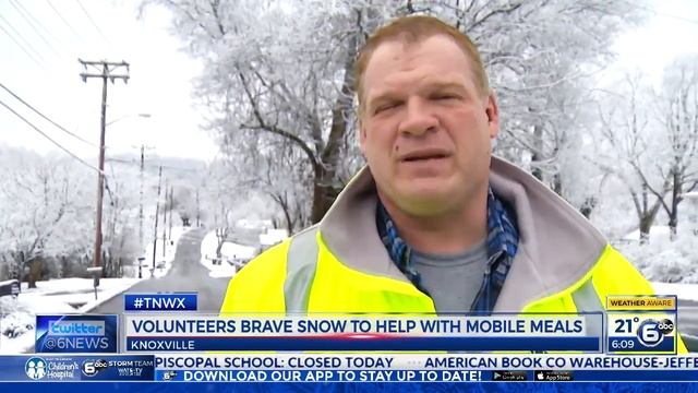Volunteers brave snow to assist mobile meal deliveries смотреть онлайн
