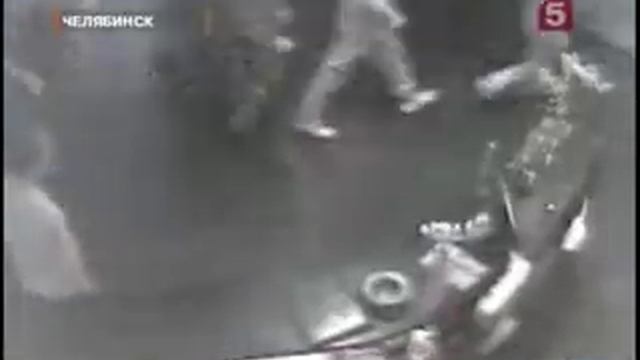 СОЛДАТЫ УСТРОИЛИ ДРАКУ В КАФЕ смотреть онлайн