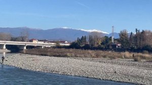 Рыбаки выстроились на Мзымте, начался клев)