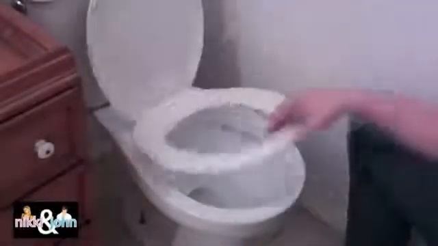 подруга в туалете прикол D смотреть онлайн