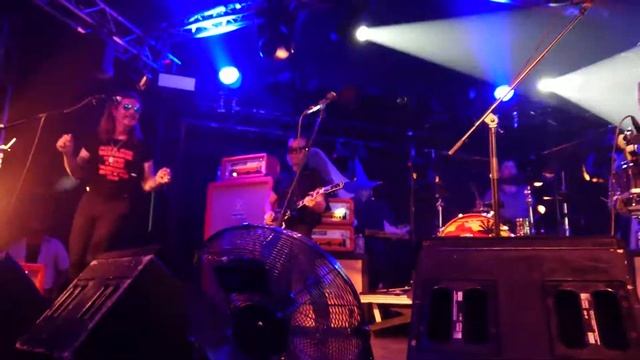 Eagles Of Death Metal and Slim Jim Phantom - Rock This Town - Den Atelier 17/06/2019 смотреть онлайн