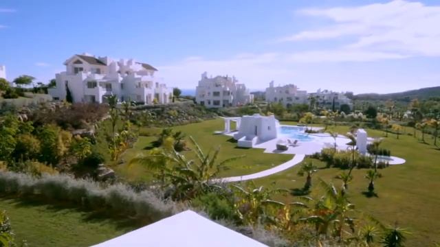 First Crystal Lagoon in Europe - Gardens Apartments - Investments Costa del Sol смотреть онлайн