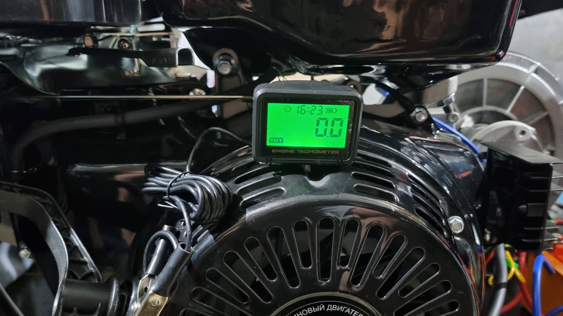 В этом видео мы покажем вам, как установить счетчик моточасов на ваш мотобуксировщик. Не пропустите! смотреть онлайн