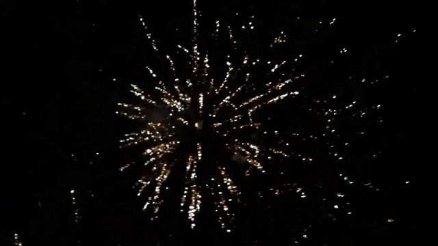 Италия Бибионе❤ Красивый 💥 салют на пляже оконцовка поражает. смотреть онлайн