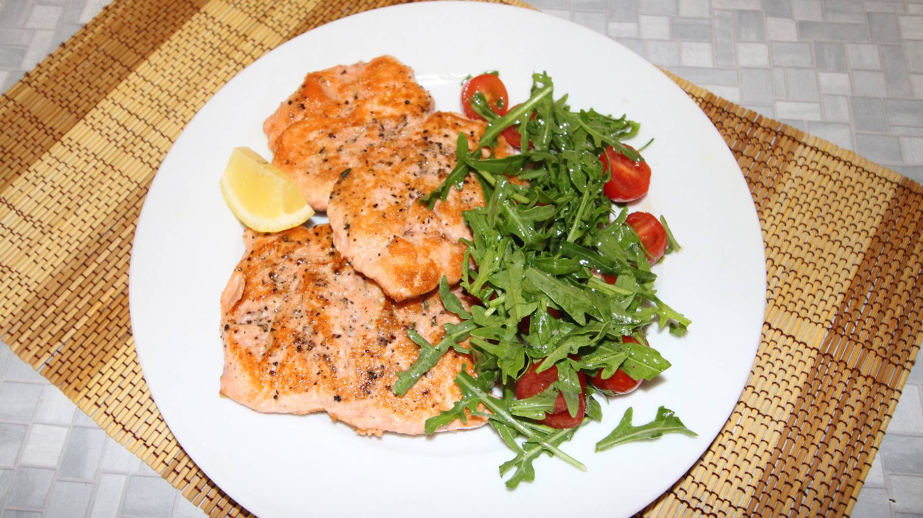 Что делать с перемороженной рыбой? Стейки из кижуча. смотреть онлайн