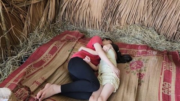 Video Full: Surprising gifts from kind man to single mothers and stories about their unhappy lives.