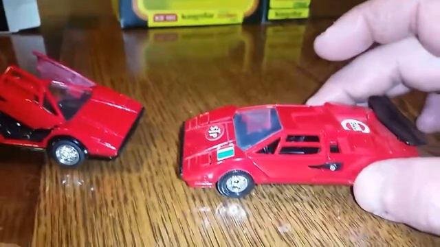 Comparison of 2 Lamborghini Countach Models,rare. смотреть онлайн