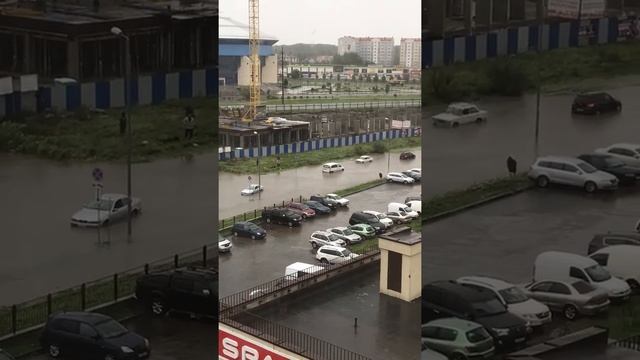 "Утонувшие" машине на улице Елизаветинской в Калининграде смотреть онлайн