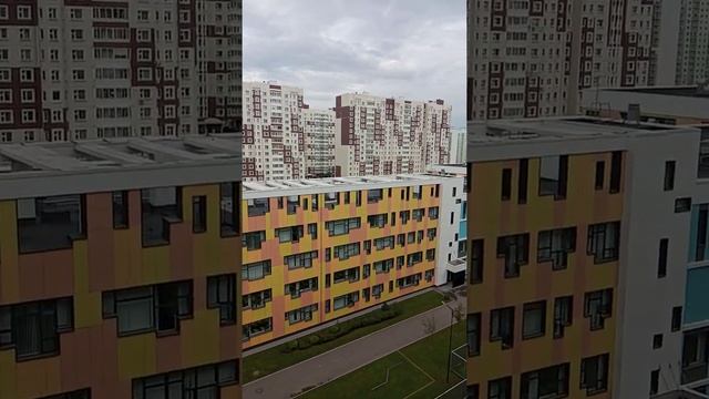 1 сентября в Москве (уникальное эхо песни из Школы ЖК Новые Ватутинки/Школа им.Д.В.Рябинкина смотреть онлайн