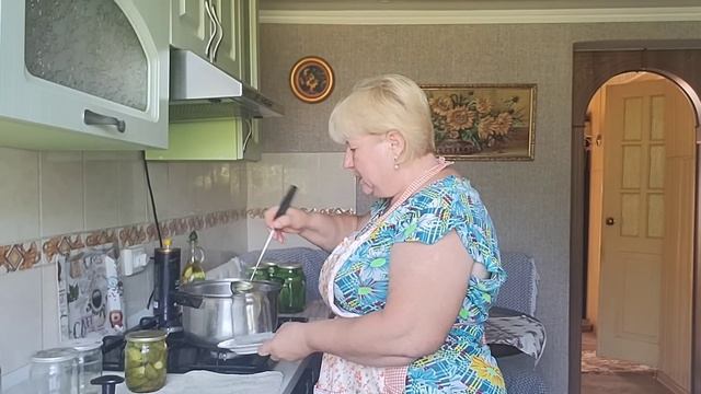 Огурцы по-фински. Рецепт на 1 литровую банку маринованных огурцов. смотреть онлайн