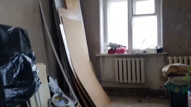 ВЛОГ:разбираем старые киндеры , ремонт в квартире и просто гуляем... смотреть онлайн