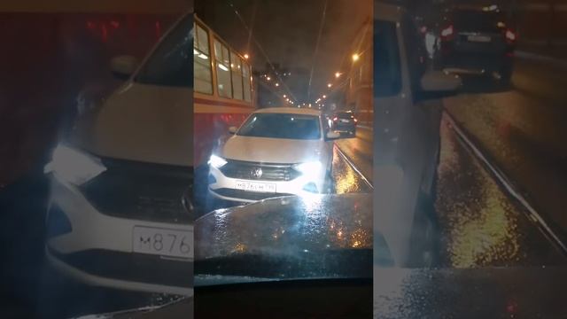 Неадекватный водитель едет по встречке Лесной проспект Санкт-Петербург смотреть онлайн