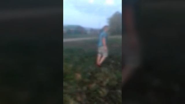 прогулка по деревне ловля майских жуков 😀 смотреть онлайн