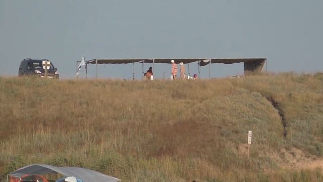 Безмятежный отдых на диком пляже западного Крыма. Громово 2023 не простой сезон. смотреть онлайн