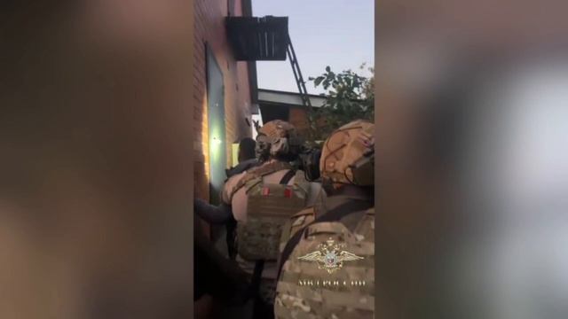 В Краснодаре полицейскими задержан подозреваемый в нападении на их коллегу. смотреть онлайн