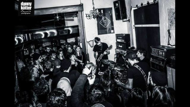 Weak Ties - Härda Ut смотреть онлайн